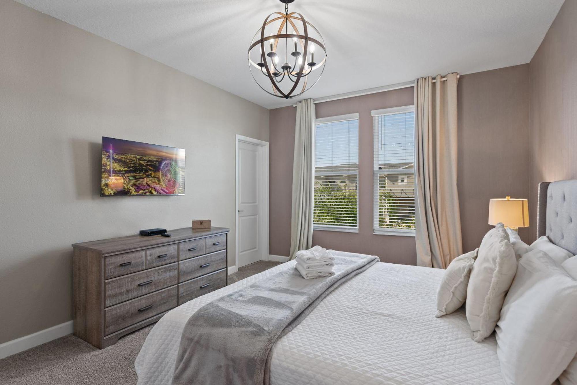 Gorgeous 6-bedroom House With Private Pool *