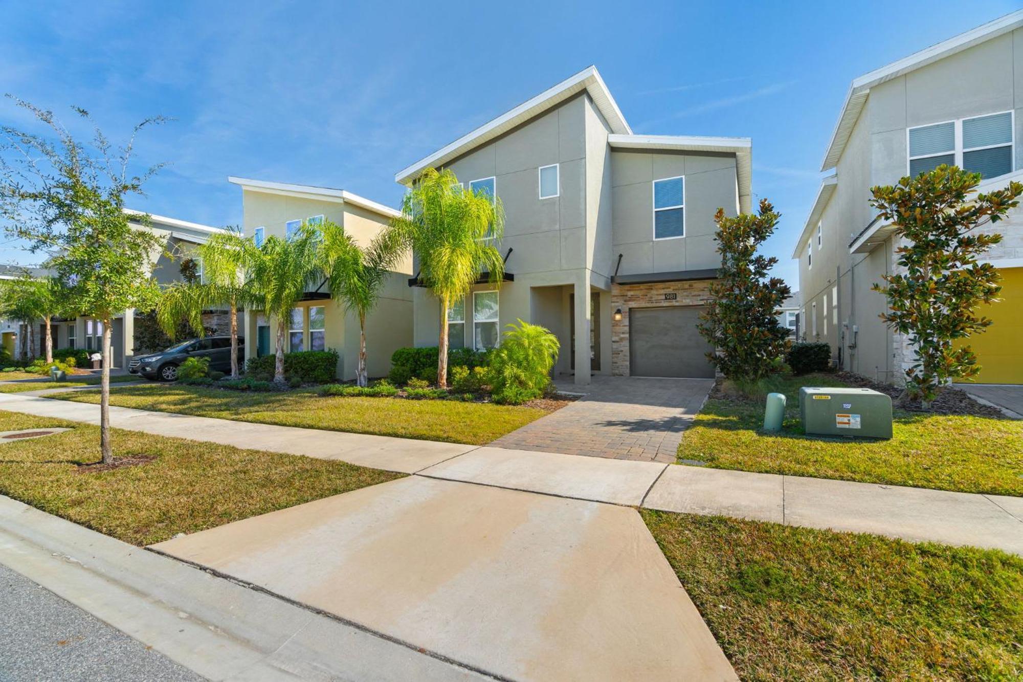 Gorgeous 6-bedroom House With Private Pool Holiday home Kissimmee